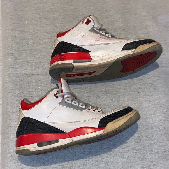 Used Jordan 3 - Picture 3 of 4